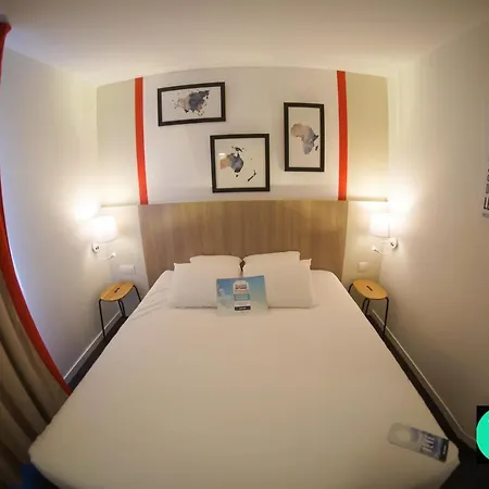 Kyriad Hotel La Flèche Esterno foto