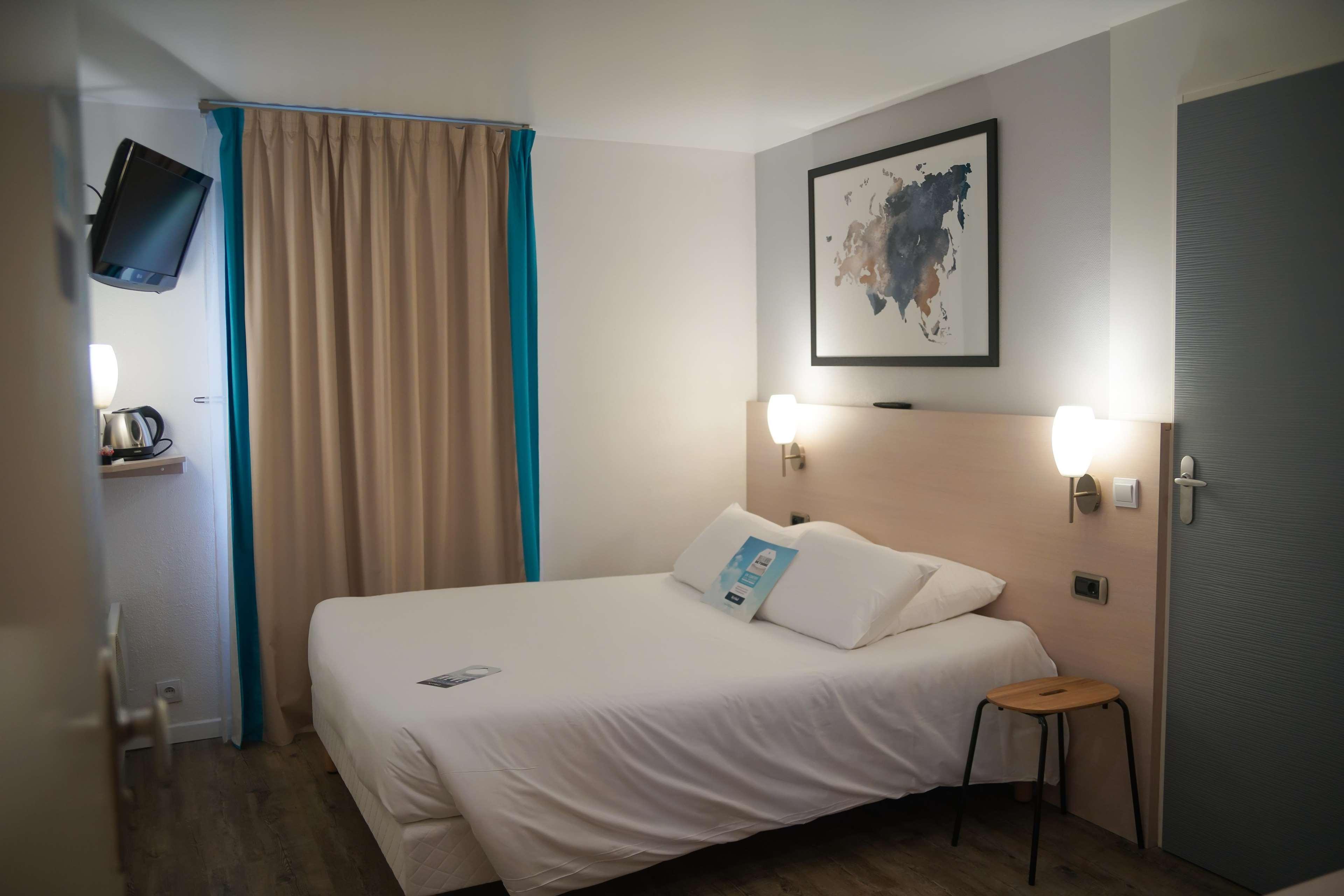 Kyriad Hotel 2*