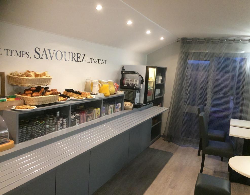 Kyriad Hotel 2*